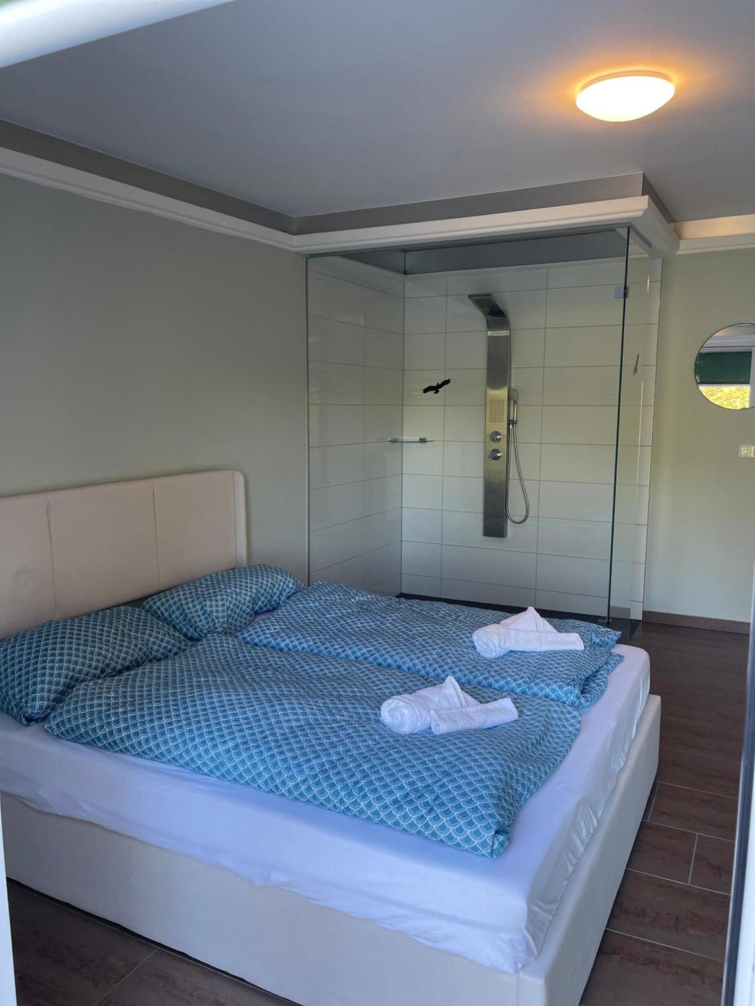 Kavkaz Restaurant & Hotel Ломар Екстериор снимка